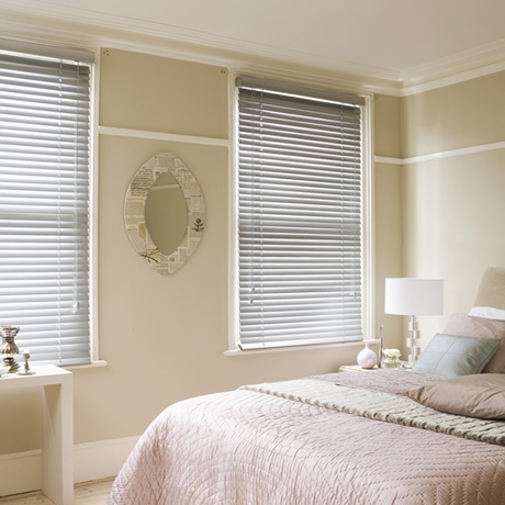 Made to measure venetian blinds