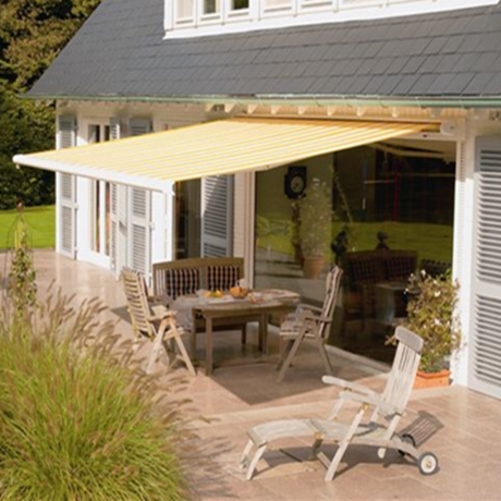 Retractable awning